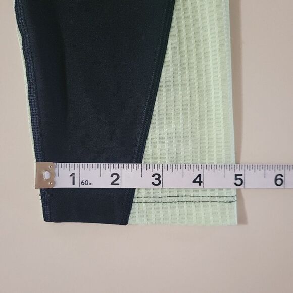 Under Armour Women's Black HeatGear® Compression Capris - Picture 6 of 12